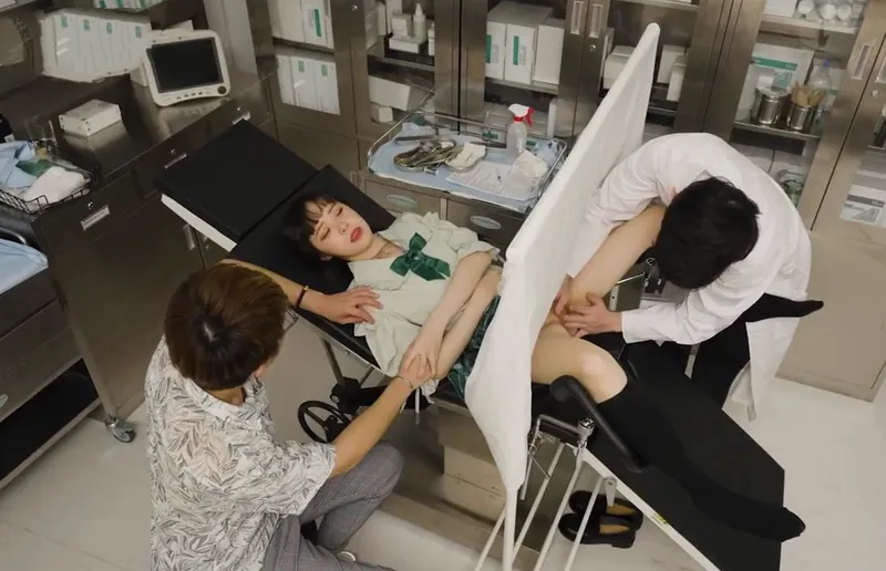 Em gái Việt kiều và trai tây chim to dài chịch lút cán nhưng không đủ lấp đầy cặp mông khủng